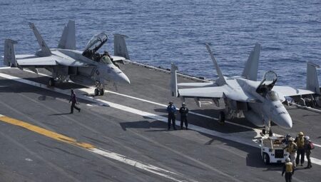 ABD Donanması’na ilişkin 60 milyon dolarlık savaş uçağı Kızıldeniz’e düştü