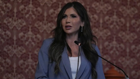 ABD İç Güvenlik Bakanı restoranda soyuldu! Pasaportu ve bakanlık giriş kartı çalındı