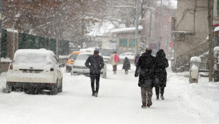 Ağrı’da eğitime kar manisi