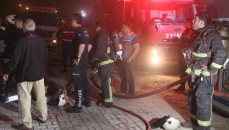 Alanya’da mobilya atölyesinde yangın paniği