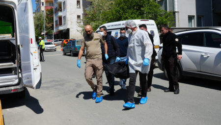 Apartmanı saran kokunun akabinde vahşet çıktı! Kapıyı açan itfaiye takımları büyük şok yaşadı