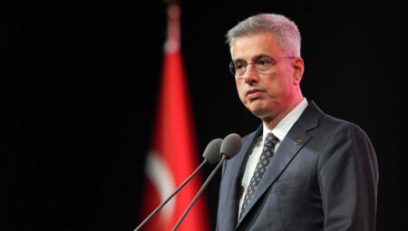 Bakan Memişoğlu, Sırrı Süreyya Öncü’yü ziyaret etti