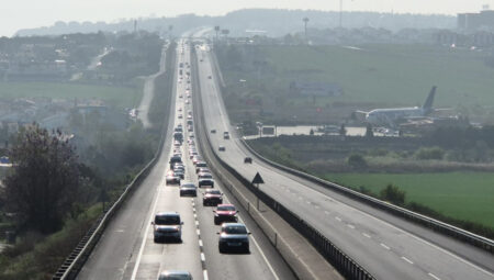Bayram dönüşü İstanbul yolunda yoğunluk sürüyor
