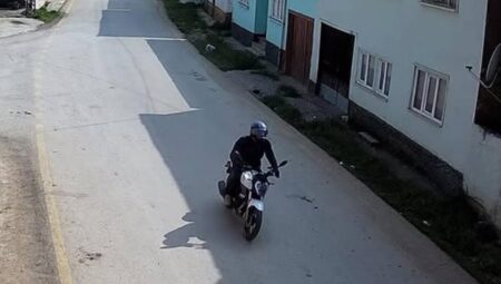 Bilecik’te kendini polis olarak tanıtan dolandırıcı yakayı ele verdi