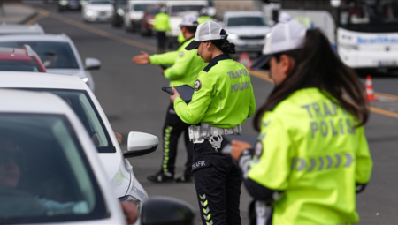 Cep telefonu bağımlısı şoförlere bayram haftasında ceza yağdı