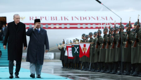 Cumhurbaşkanı Erdoğan, Endonezya Cumhurbaşkanı Subianto’yu havalimanında karşıladı