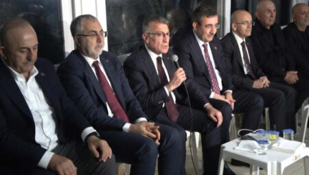 Cumhurbaşkanı Yardımcısı Yılmaz ve bakanlardan, Mevlüt Çavuşoğlu’na taziye ziyareti