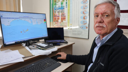 ‘Esas tehlike’ diyerek zelzele uyarısı yaptı, iki kenti açıkladı