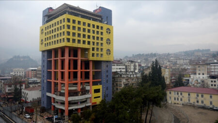 Gaziantep’teki ‘Dünyanın en saçma binası’nın yerine iş hanı yapılıyor