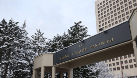 Hazineden yaklaşık 1,7 milyar dolarlık kira sertifikası ve devlet tahvili ihracı