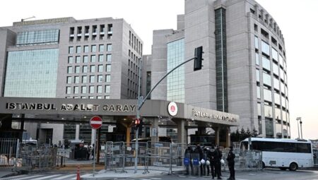 İBB’ye yönelik soruşturmada 52 kişinin emniyetteki süreçleri sürüyor