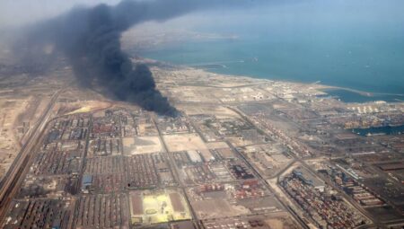 İran’ın en büyük ticaret limanıydı… Can kaybı artıyor, yangın söndürülemiyor!