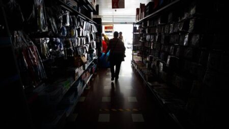 İspanya ve Portekiz’i kaosa sürükleyen elektrik kesintisi büyük ölçüde giderildi