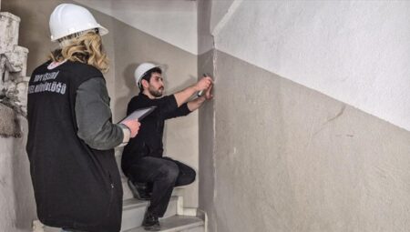 İstanbul’da sarsıntı sonrası hasar tespit çalışmaları sürüyor