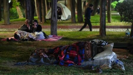 İstanbul’daki zelzelelerin akabinde zelzele çantası, çadır, powerbank ve yağmurluk satışları katlandı