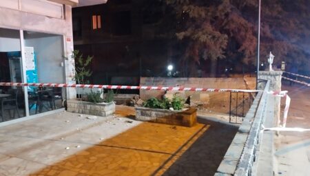 Kadıköy’de balkon çöktü, bina tedbiren boşaltıldı