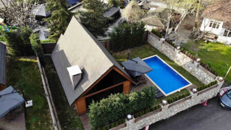 Kiralık bungalovda bilinmeyen kamera skandalı: Yer kapatıldı