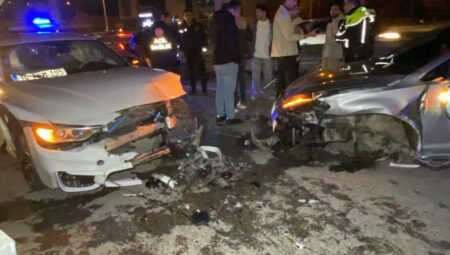 Kocaeli’de kaza! Araçlar hurdaya döndü