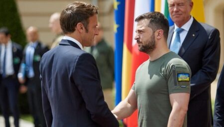 Macron ve Zelenski, Ukrayna’da ateşkes problemini görüştü
