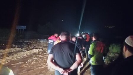Siirt’te sağanak nedeniyle derler taştı, yollar kapandı