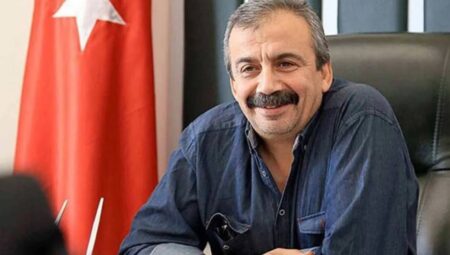 Sırrı Süreyya Başkan ağır bakımda: Durumu stabil