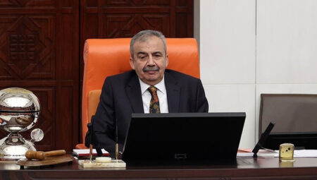 Sırrı Süreyya Başkan kalp krizi geçirdi: Ameliyat sürüyor! Sıhhat durumu nasıl?