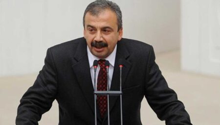 Sırrı Süreyya Başkan kimdir, kaç yaşında? Sırrı Süreyya sinemaları ve oynadığı sinemalar neler?