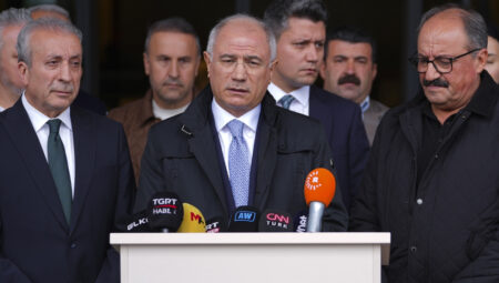 Sırrı Süreyya Öncü’nün sıhhat durumu nasıl? Hastaneyi ziyaret eden Efkan Ala bilgi verdi