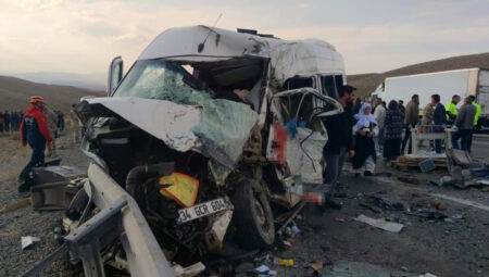 Son dakika: Van’da vahim kaza! Meyyit ve yaralılar var