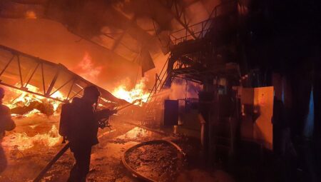 Sultangazi’de ayakkabı imalathanesinde yangın: Gruplar müdahale ediyor