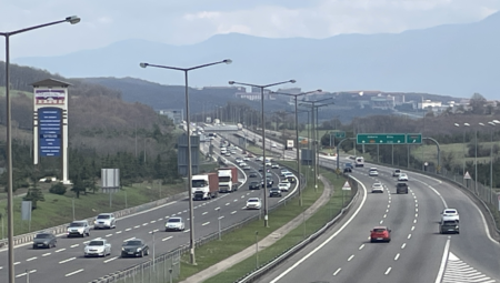 Tatilciler dönüşe başladı! Anadolu Otoyolu’nda yoğunluk yaşanıyor
