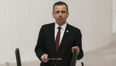 TBMM kürsüsünde çekiçle telefon kırmıştı: Eski milletvekiline tazminat cezası!