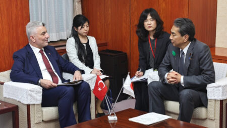 Ticaret Bakanı Bolat, Japonya Tarım Bakanı Taku ile görüştü