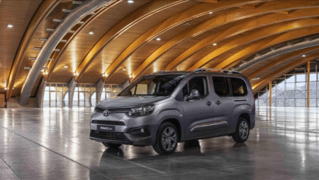 Toyota 7 modelli yeni hafif ticari aracını tanıttı