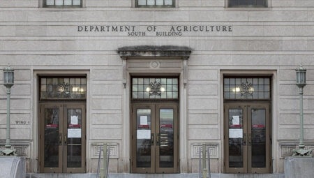 Trump idaresinden Harvard’a darbe! 2,2 milyar dolarlık fon askıya alındı