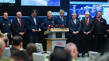 Üç bakan açıklama yaptı: Devletimiz tüm kurumlarıyla teyakkuza geçti, gövdemizi taşın altına koymak zorundayız