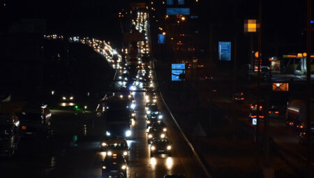 Vatandaş bayram dönüşü yağmura takıldı! Emniyet uyardı: 43 ilin geçiş noktasında sağanak yağış