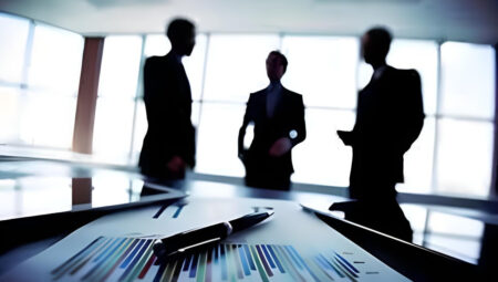 Yapay zeka büyüyor, çalışan sayısı düşüyor! Google, Microsoft, Meta… 2025’te 22 bin kişi işsiz kaldı