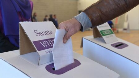 Avustralya basını, seçimleri önde götüren iktidardaki Emekçi Partisinin galibiyetine işaret ediyor