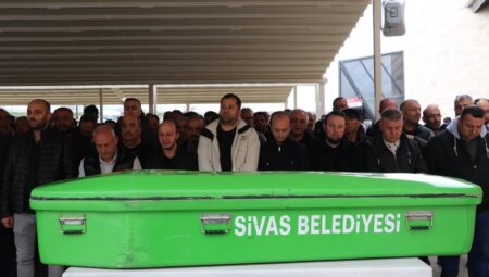 Beylikdüzü’nde metrobüs kazasında hayatını kaybeden Ebru Heper defnedildi