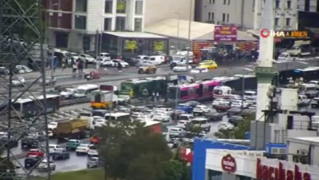 Haramidere’de iki metrobüs çarpıştı! Yaralılar var