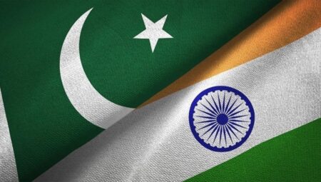 Hindistan-Pakistan tansiyonunda son durum: İki ülke birbirini hava üslerine füze atmakla suçluyor