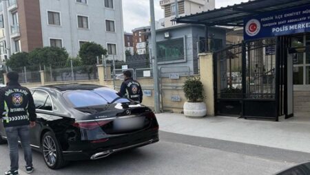 İstanbul’da çakarlı araç kullanan şoföre ceza yağdı