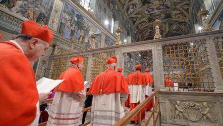 Kardinaller yeni papayı seçmek için Vatikan’da toplandı!