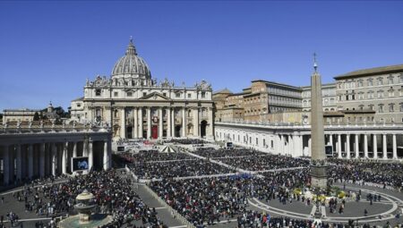 Katolik Kilisesi’nde papalık seçim süreci yarın başlıyor