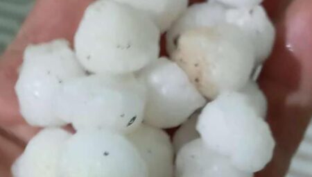 Şemdinli’de misket büyüklüğünden dolu yağdı