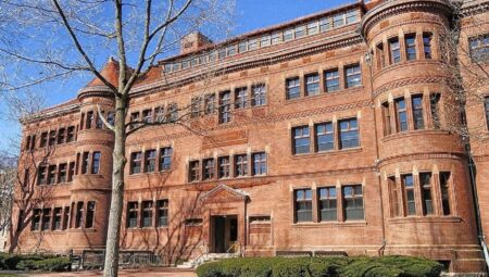 Tansiyon büyüyor: Harvard Üniversitesi’ne federal fon verilmeyecek