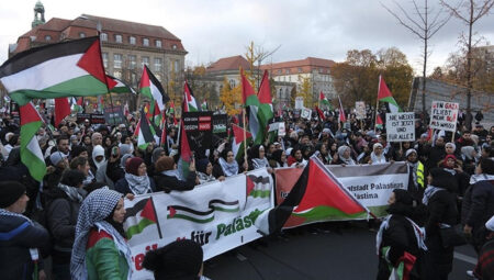 Almanya’nın başşehri Berlin’de Filistin’e dayanak gösterisi düzenlendi.