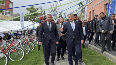 Bakan Bak: son 23 yılda spor tesisleri ihtilali yaşanmaktadır