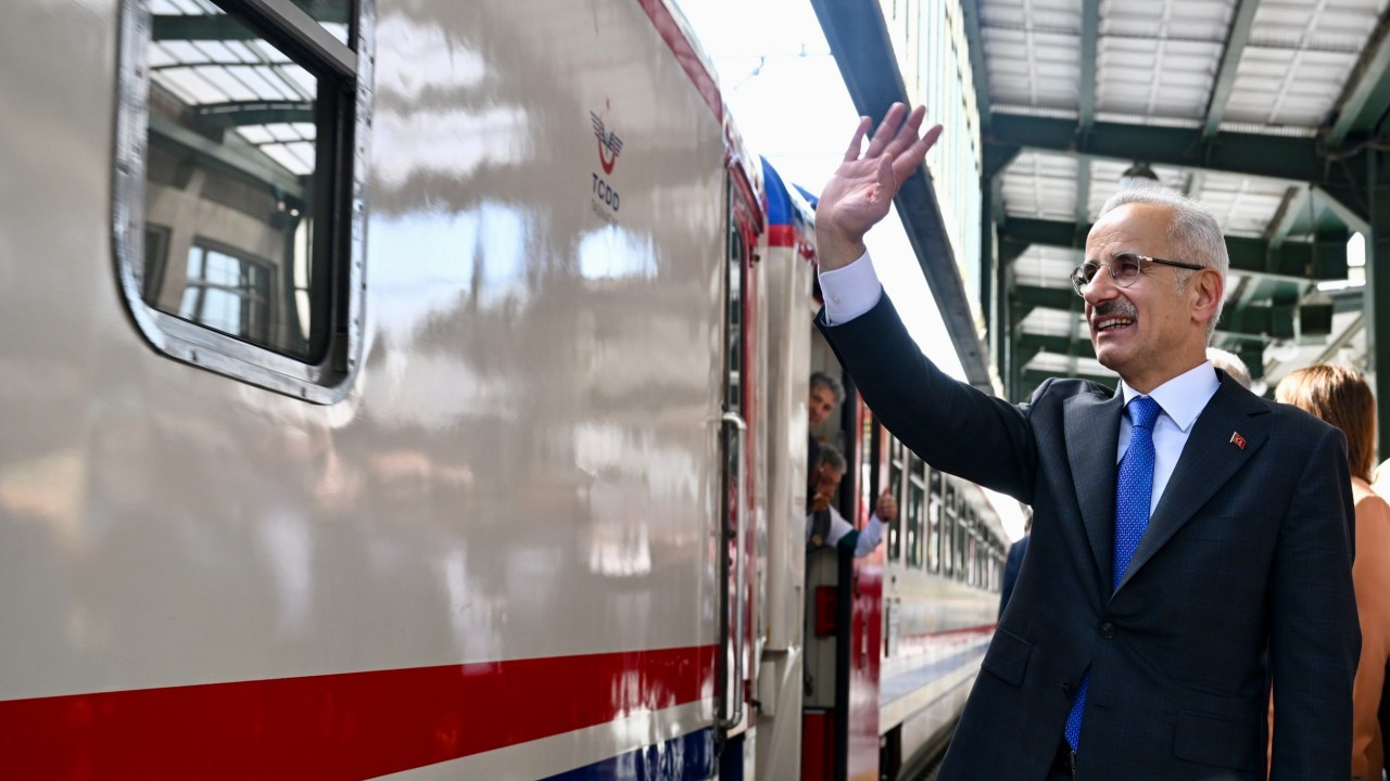 Bakan Uraloğlu duyurdu: Dünyaca ünlü iki turistik tren İstanbul’a geliyor
